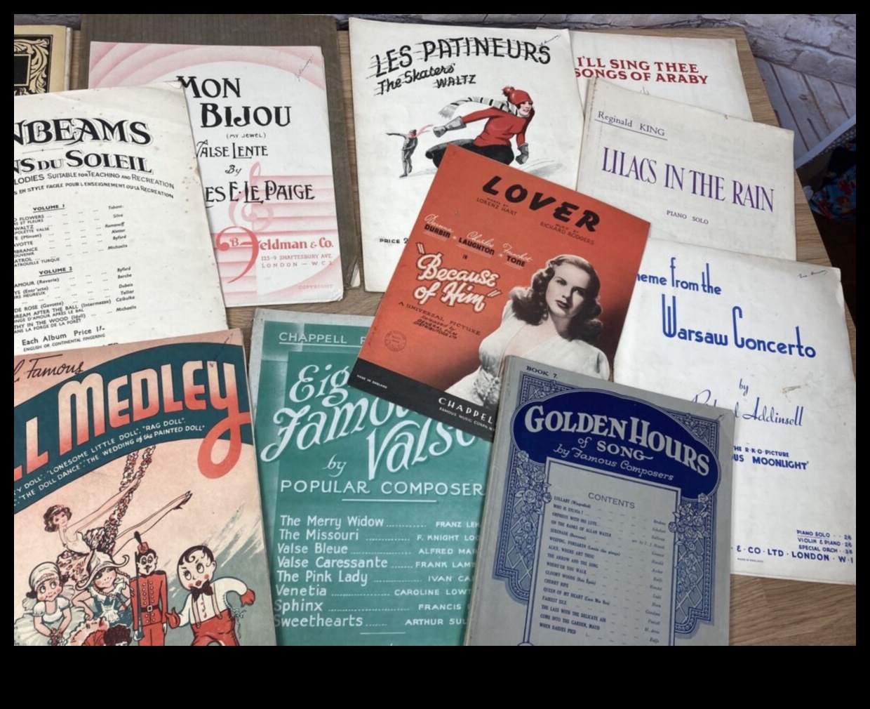 Retro sapņainība: Atgriezieties laikā ar klasiskām dārgakmeņiem