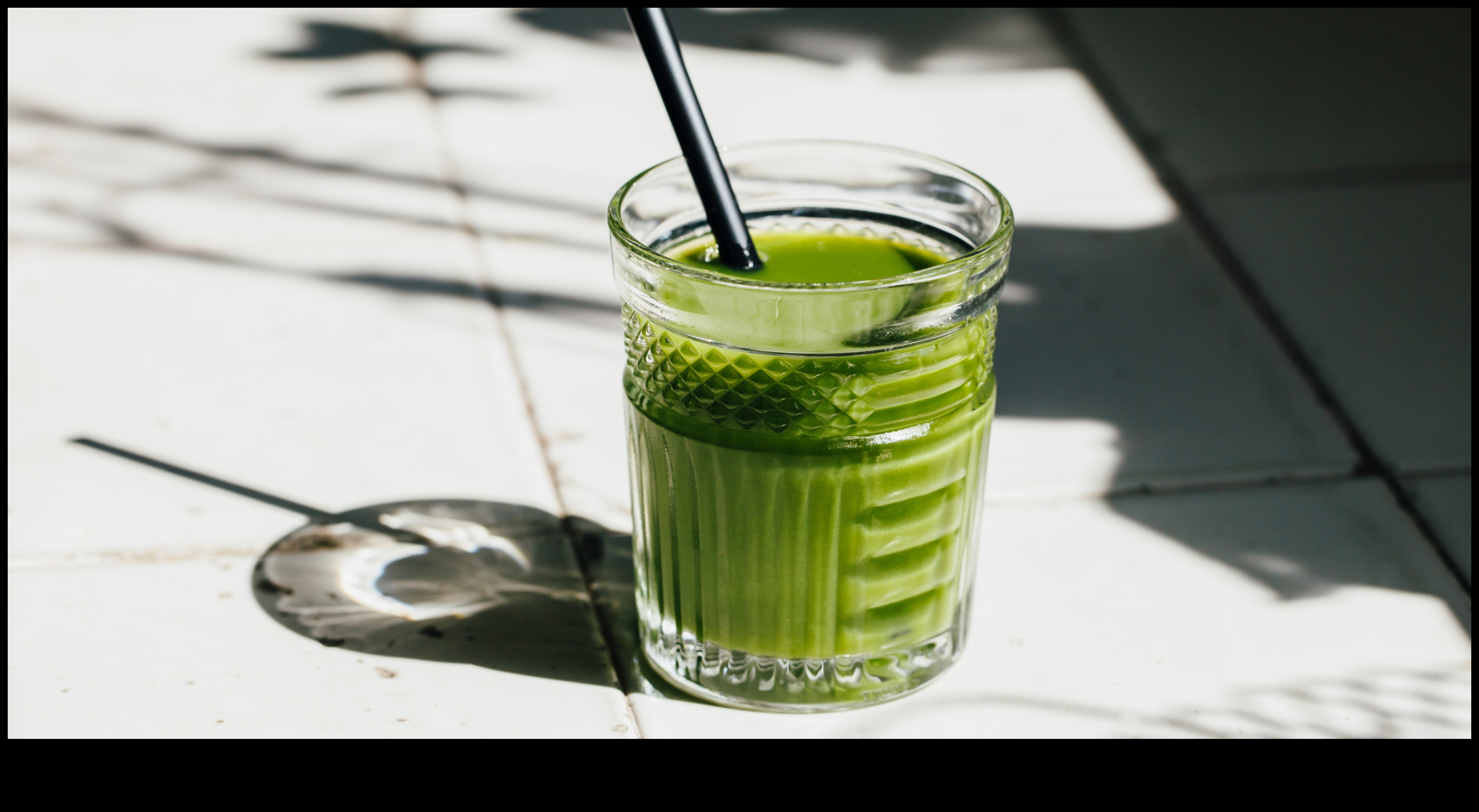 Rīta vēsums: sāciet savu dienu ar ledus zaļās tējas vēsumu