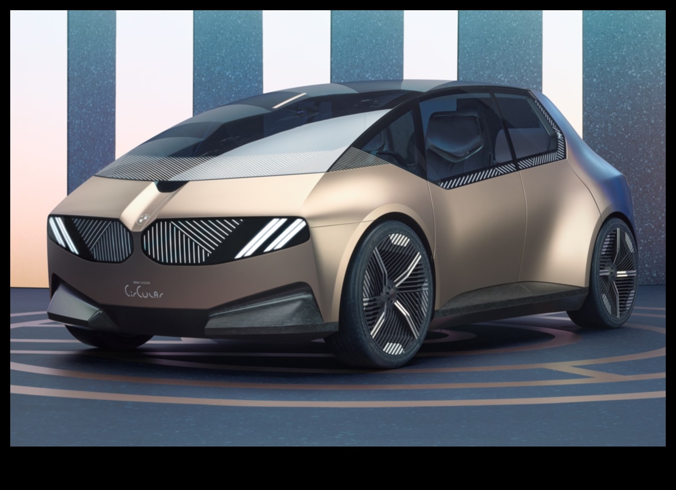 Eco-chic Drives: Modes un elektrisko transportlīdzekļu kultūras krustpunkts