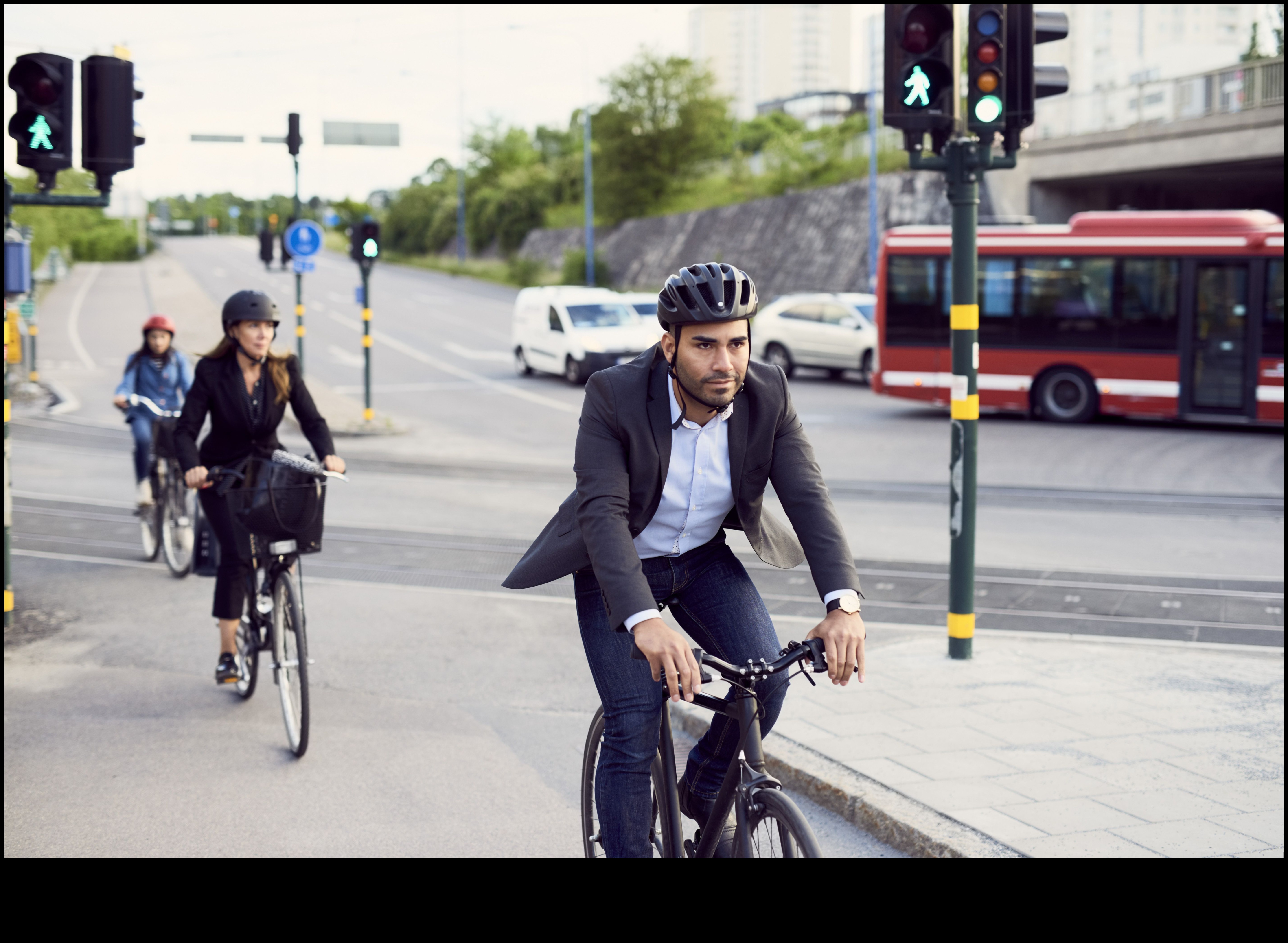 Pilsētas riteņbraucēji: velosipēdu nozīme pilsētas mobilitātē