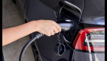 Papildus gāzes sūknim: elektrisko transportlīdzekļu uzlādes ērtības